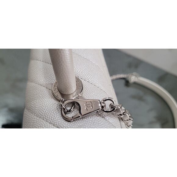Chanel Small 24cm Coco Handle in Chevron Quilted Pearly White Caviar Bag - Picture 11 of 11